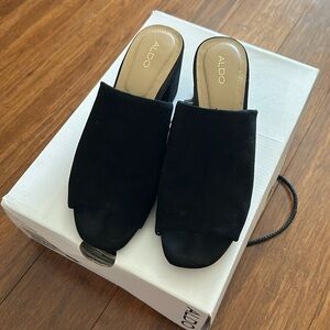 Aldo Alaska black block heel in size 6